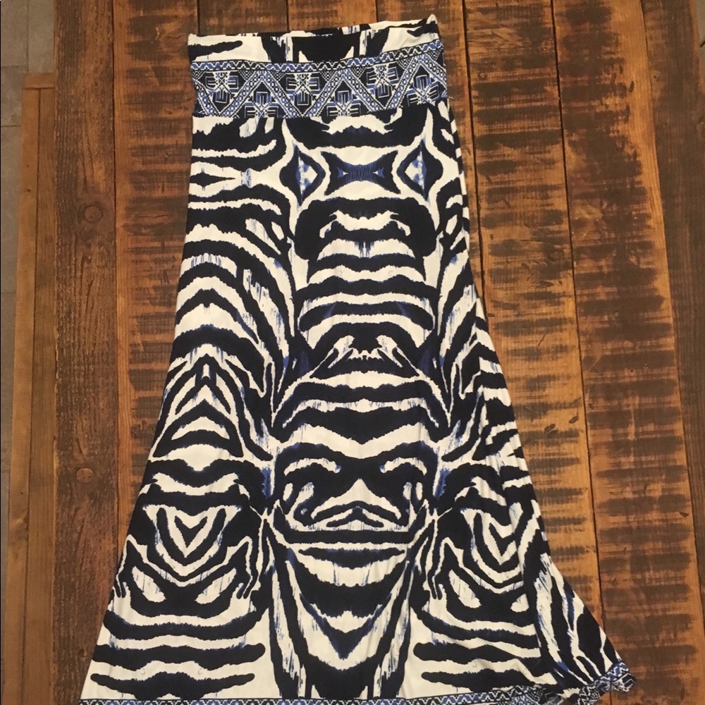 Beautiful dual-pattern maxi